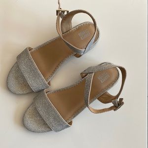 Sparkling silver dress shoes with block heel for girls